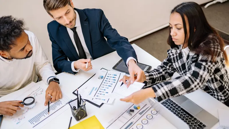 Comparação entre suporte reativo e gestão ativa de WordPress corporativo