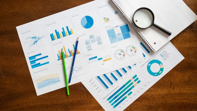 Comparação entre site desatualizado e site improdutivo em análise de negócio digital