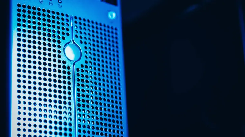 Servidor de datacenter representando segurança WordPress contra bots automatizados